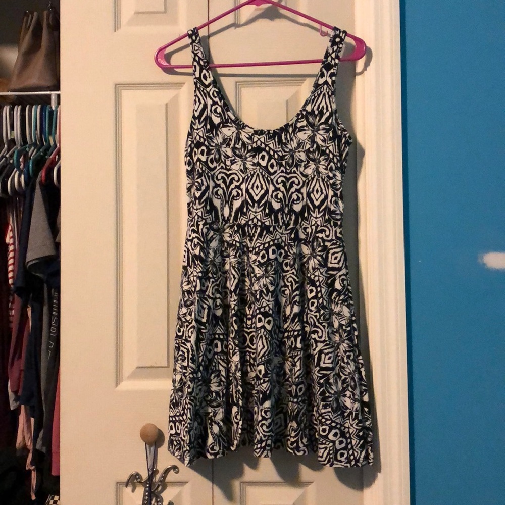 Very cute comfy summer dress! Only worn once!